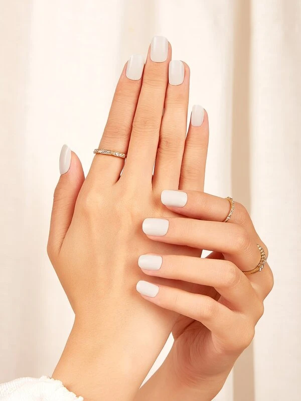 เล็บปลอม ทรงเหลี่ยม สีพื้น 24 ชิ้น และ ตะไบเล็บ และ เทป 1 แผ่น c-21