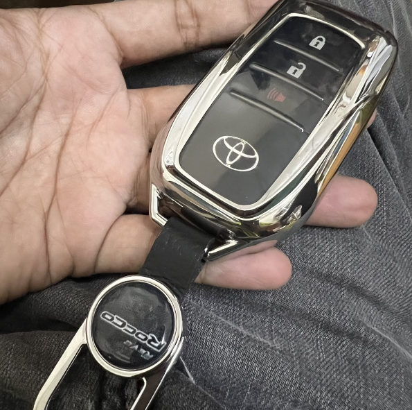 K06-เคสรีโมทรถ TOYOTA REVO ROCCO 2022 2023 โตโยต้า รีโว่ ร็อคโค่ ฝาหน้าปุ่มใสและหลังใสเห็นโลโก้ ปกป้องรีโมท กันกระแทก