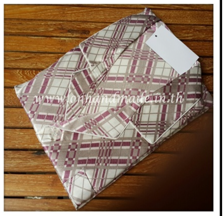 MH92-ชุดนอนผ้าซาติน (ผู้ชาย) เสื้อแขนสั้นและกางเกงขายาว ผ้าซาตินแท้ ลายสก็อตน้ำตาล-เลือดหมู