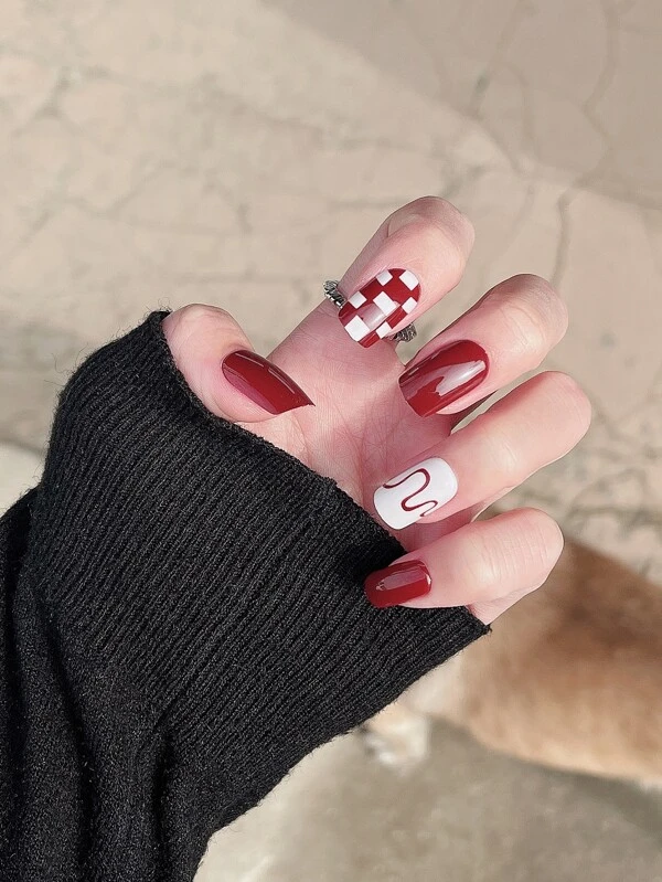 เล็บปลอม สั้น สี่เหลี่ยม กระดานหมากรุก & เทปกาว 1 แผ่น & ตะไบเล็บ 1 ชิ้น 24 ชิ้น c-81