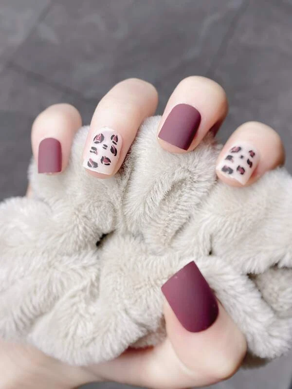 เล็บปลอม สั้น สี่เหลี่ยม เสือดาว & เทปกาว 1 แผ่น & ตะไบเล็บ 1 ชิ้น 24 ชิ้น c-78