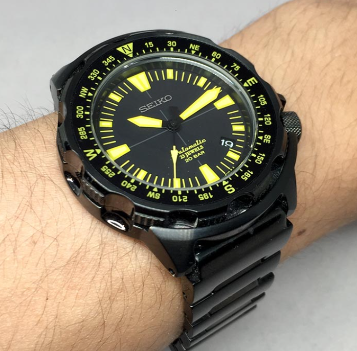 S52-SEIKO LAND MONSTER Auto date 20BAR ขนาด 45mm หน้าปัดดำประดับพรายน้ำเขียวเลมอน บอกวันที่ตำแหน่ง 4 นาฬ